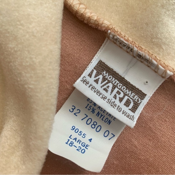 Vintage Montgomery Ward Robe with Embroidered Floral Decor size L - Picture 2 of 8